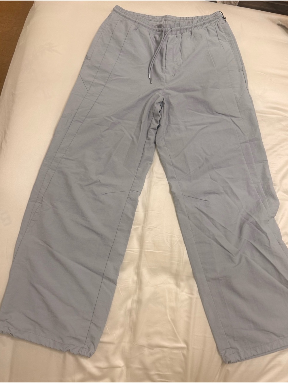 Alo Yoga Men’s Medium Gray Lightweight Nylon Track Pants NWT